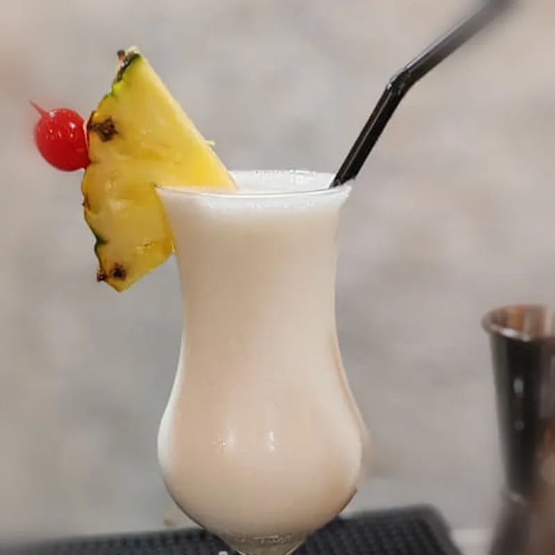 Piña colada (cóctel de la carta)